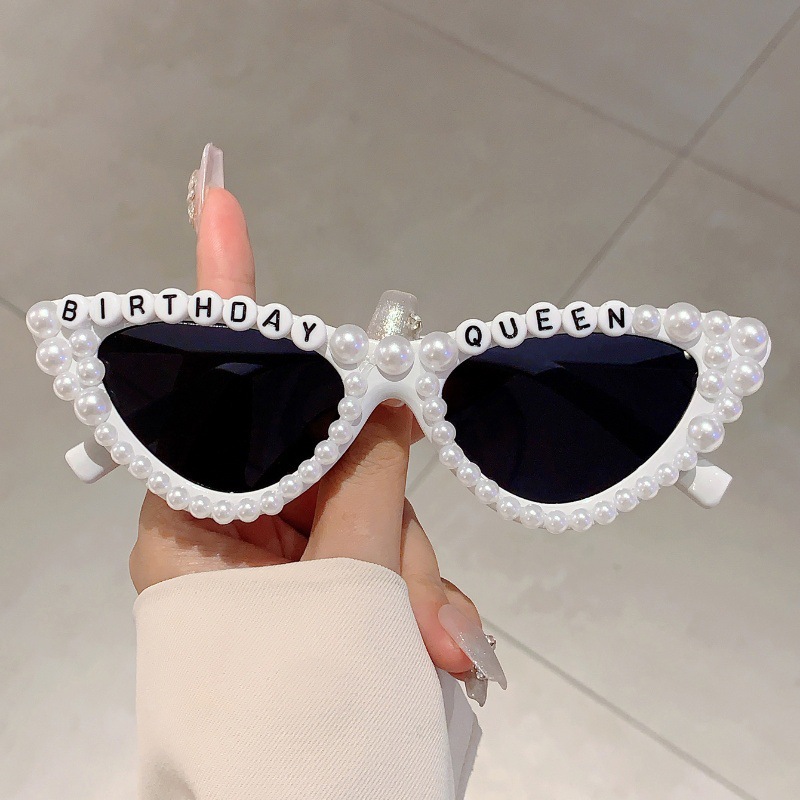 Sunglasses Cat Eye - Дизайн «кошачий глаз», подарочные оттенки, блестящий