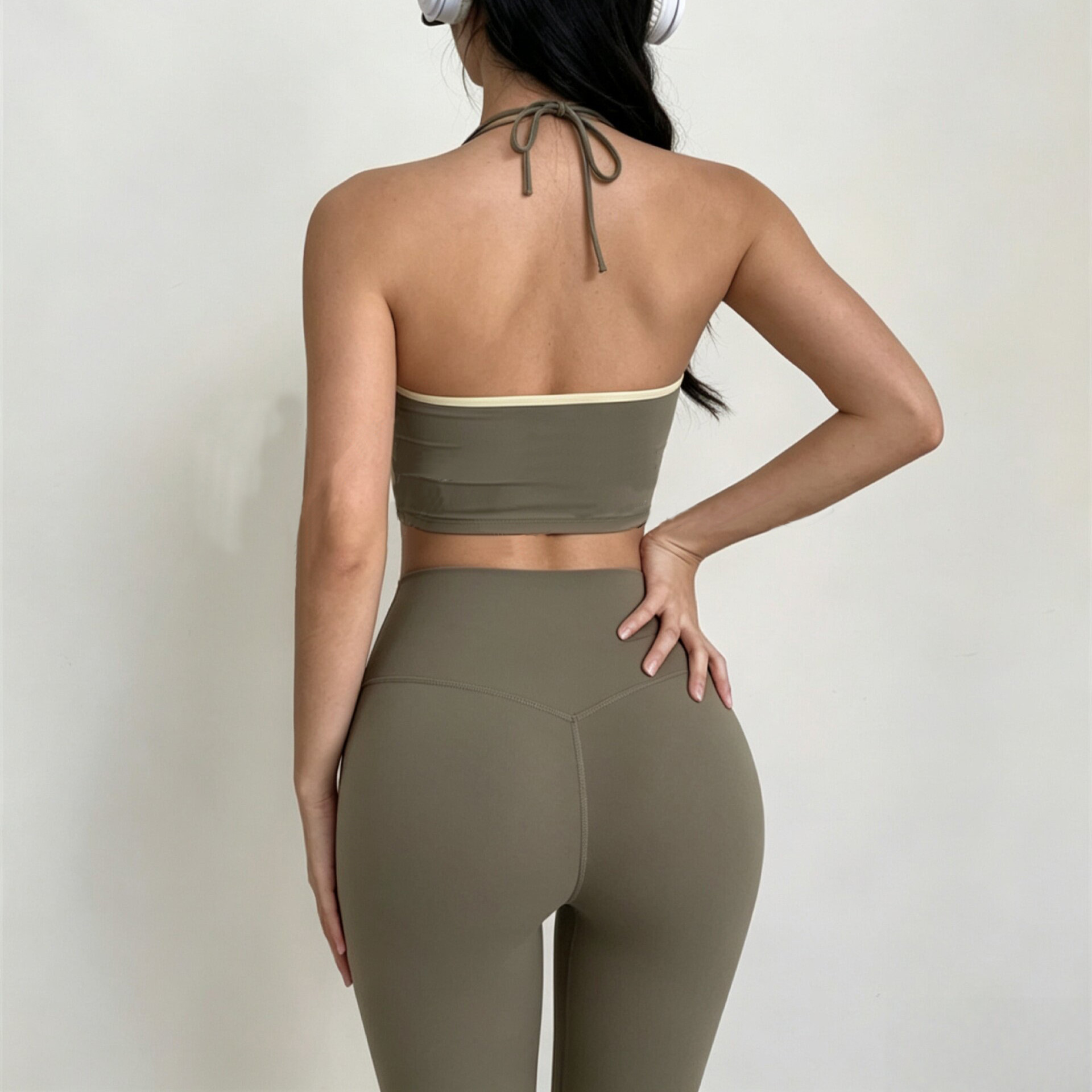 Женский спортивный топ-халтер  – обзор и цена Bralette Triangle Set